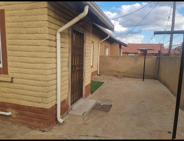 2 BEDROOM HOUSE FOR SALE IN EVATON WEST
